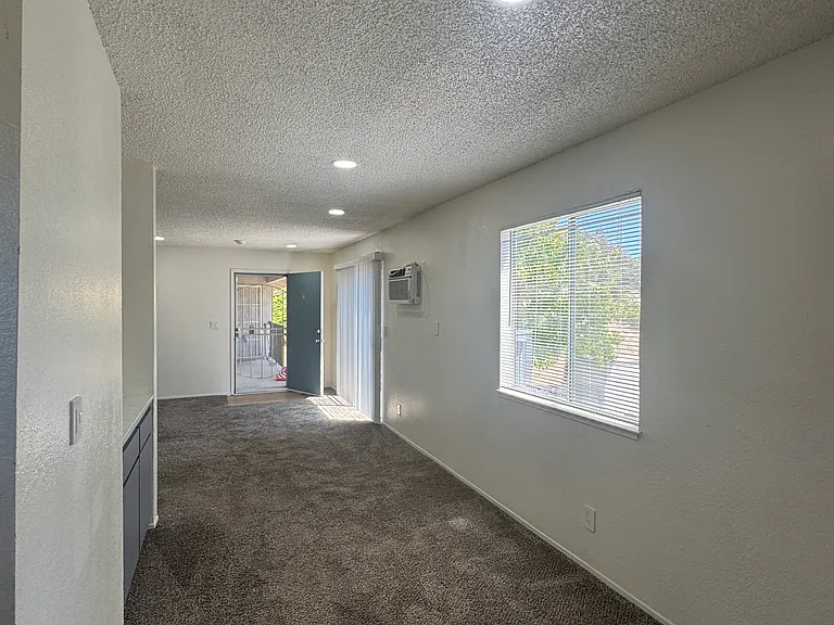 118 Yorkshire Ct #D — Photo 6