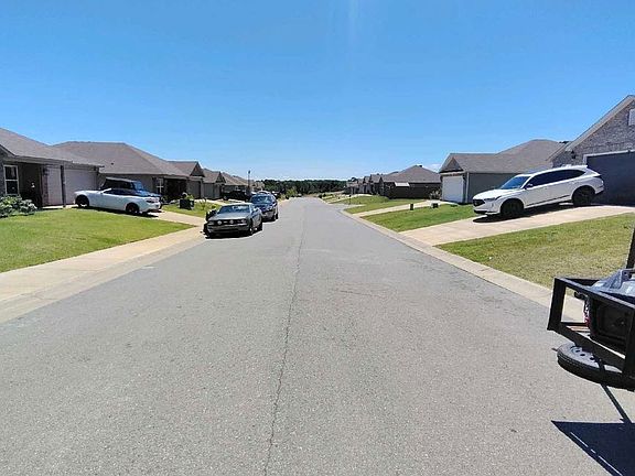 Exterior Neighborhood (street photo)