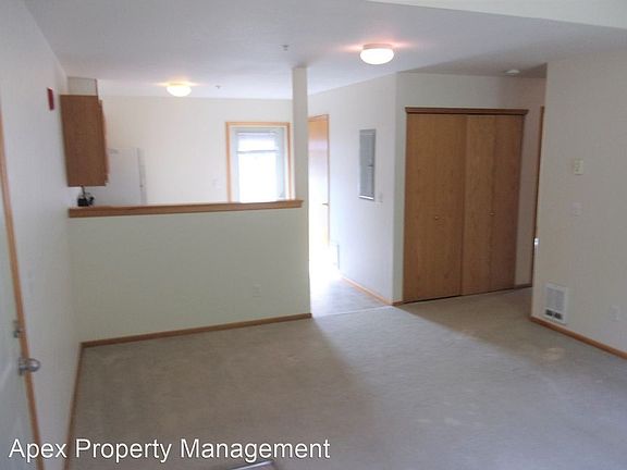 5th image of 250 32nd St APT 250