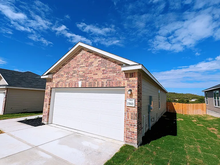 15611 Electra Cir — Photo 2