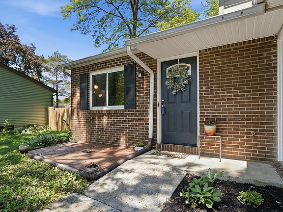 5th image of 2896 Chimney Point Dr