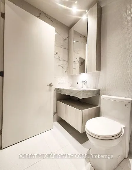 11 Yorkville Ave #5301 — Photo 8
