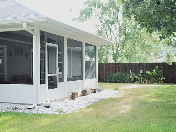 3rd image of 11126 NW 37th Ln