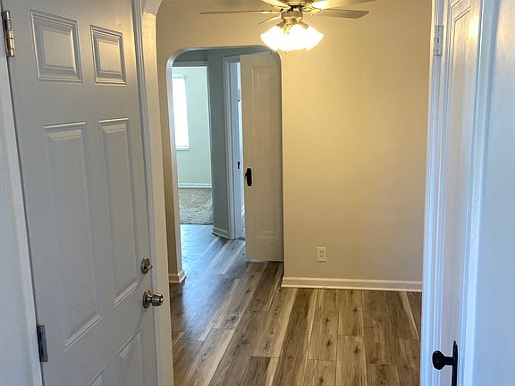 3rd image of 530 Hadley Ave #3
