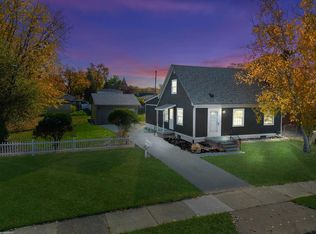 22800 Visnaw St, Saint Clair Shores, MI 48081