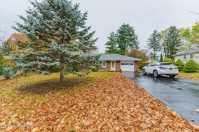 3rd image of 30 Timberland Drive