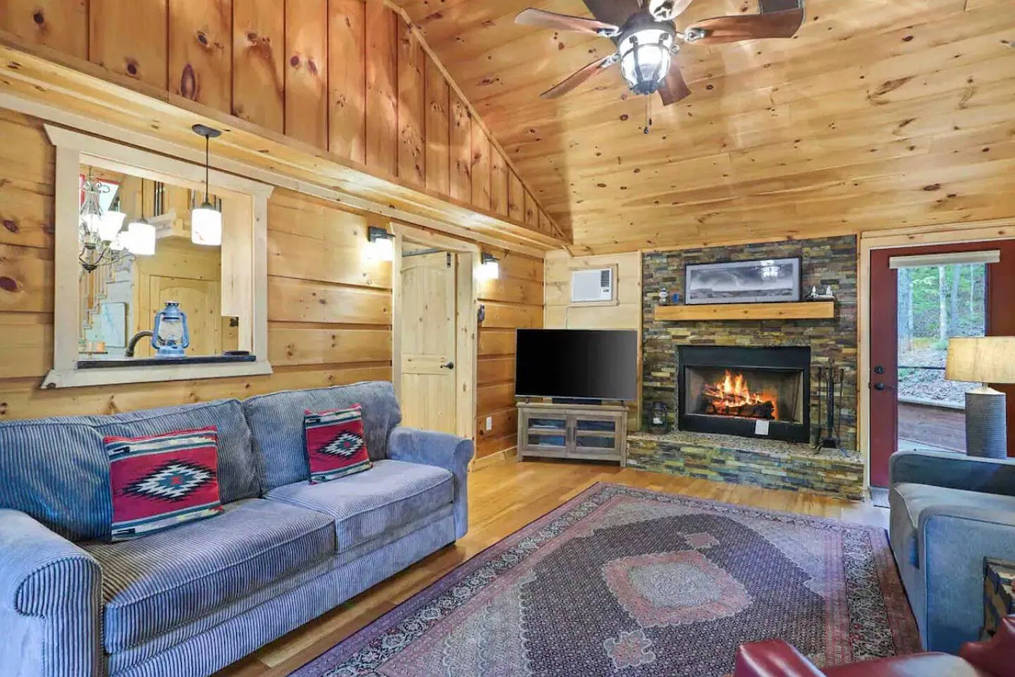 3 bed, 2520 sqft, $3,900 — Photo 4