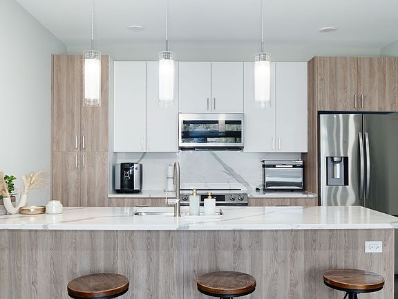 2nd image of 1221-31 E Berks St #208