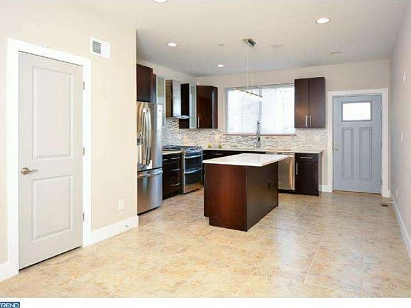 4th image of 1825 Vineyard St