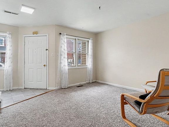 4th image of 215 Coates St