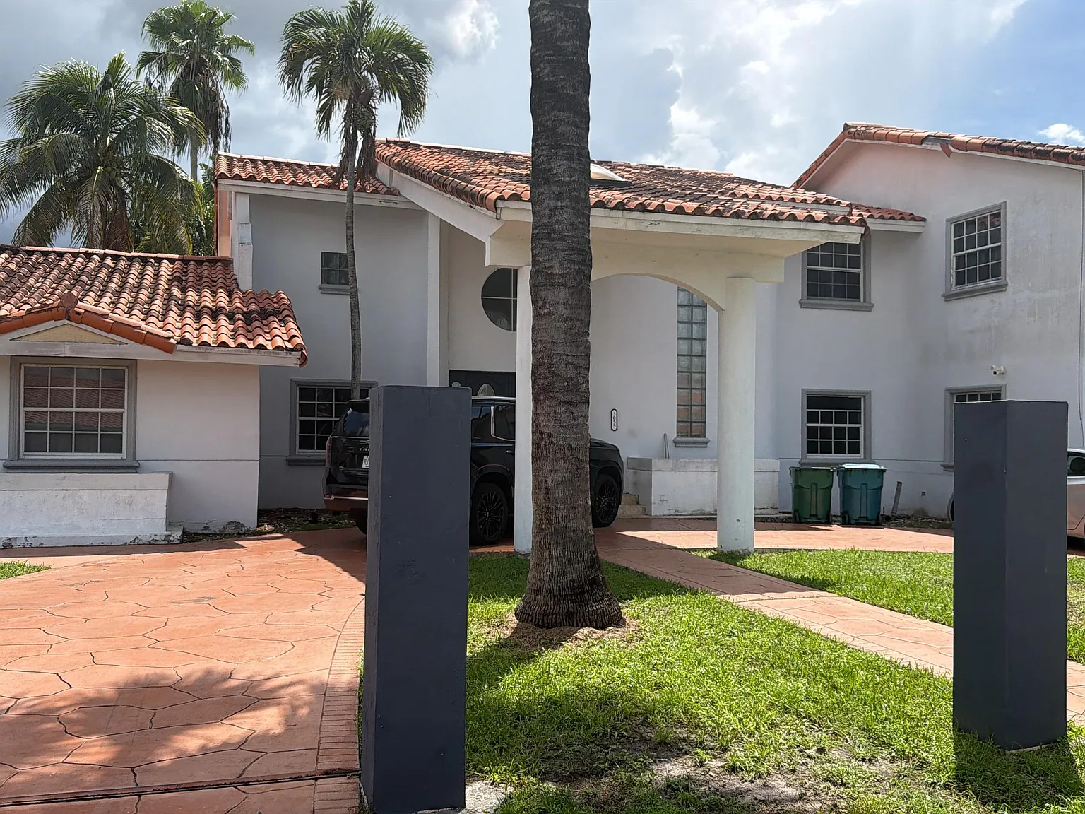 12 bed, 15000 sqft, $950 — Photo 2