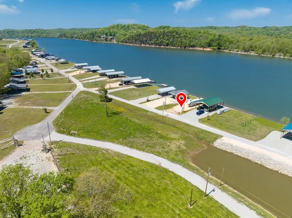 1039 River Front Dr, Clifton, TN 38425