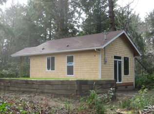 35 Dolphin Ln, Copalis Beach, WA 98535