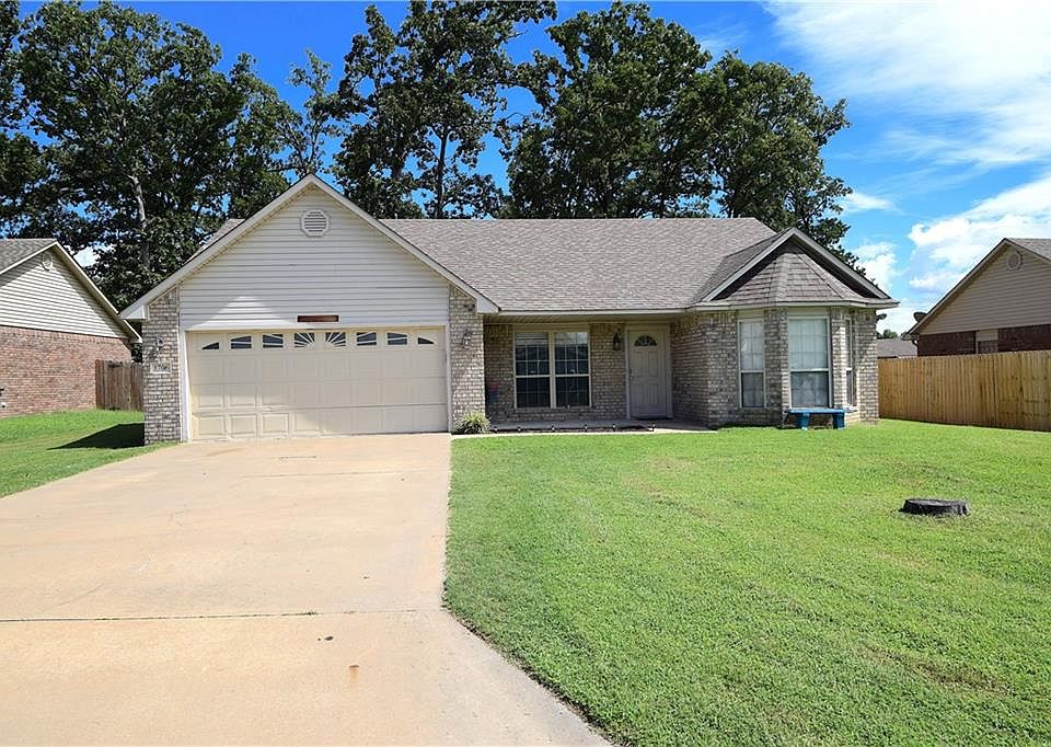1st image of 1706 Twin Oaks Dr