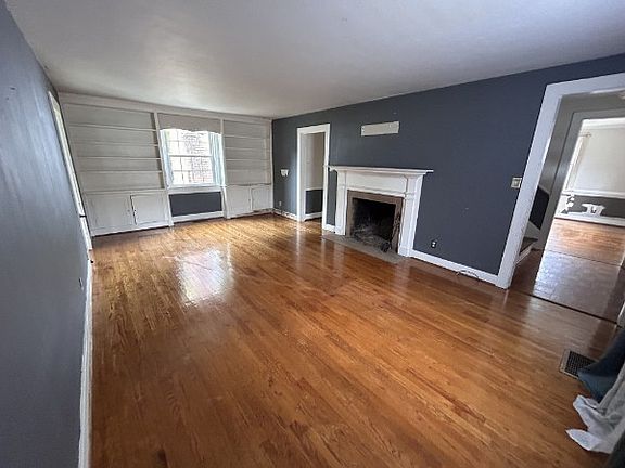 3rd image of 109 Mooreland Dr