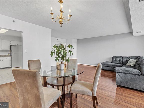 5th image of 3709 S George Mason Dr APT 801E