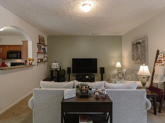 4th image of 1426 Beech Grove Way