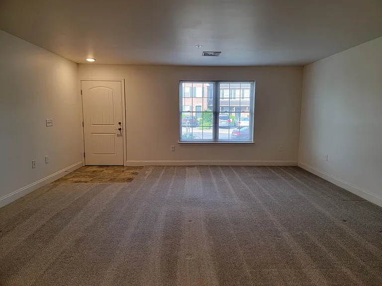 130 Tom Ave #F — Photo 2
