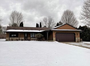 W343N7019 E Circle Dr, Oconomowoc, WI 53066