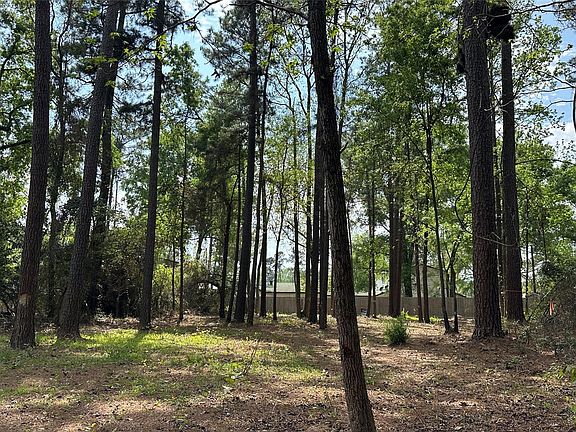 4th image of 775 Huckleberry Rd