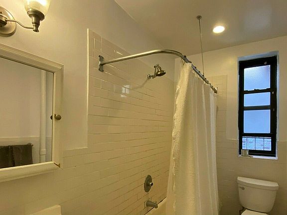 5th image of 901 Washington Ave #5O