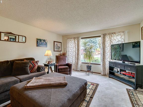 5th image of 8618 NE 35th Ave