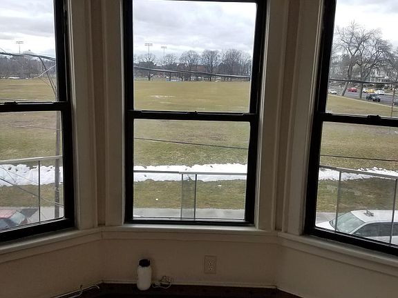 4th image of 186 Ontario St