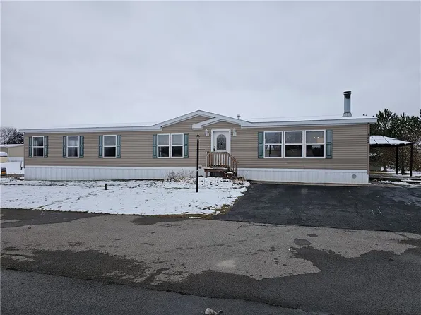 802 Silver Park Dr, Shortsville, NY 14548