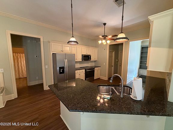 4th image of 782 Orleans Cir