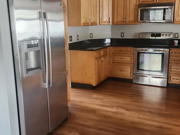 4th image of 215 Hartwig Ct
