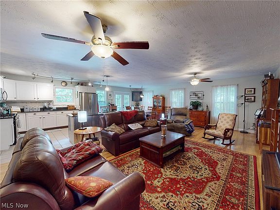 4th image of 1083 Dock Rd