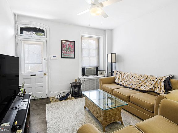 3rd image of 310 Carson St
