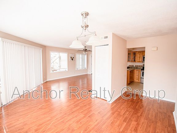 5th image of 2214 Vista Cir