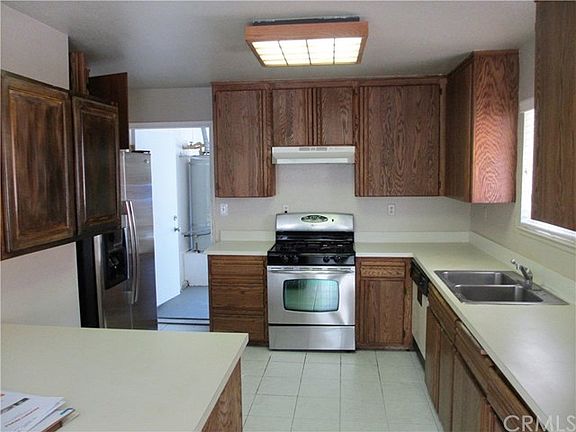 5th image of 10370 Shahaptian Ave