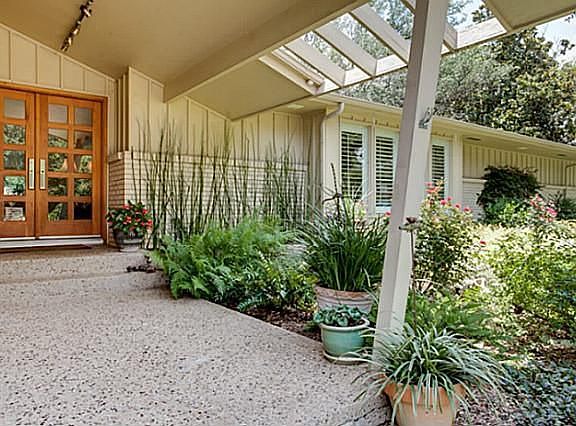 3rd image of 7126 Oakbluff Dr