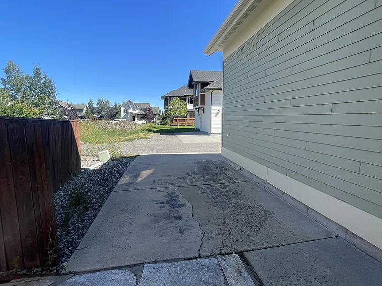 1 bed, 1.0 bath, 640 sqft, $1,600 — Photo 10