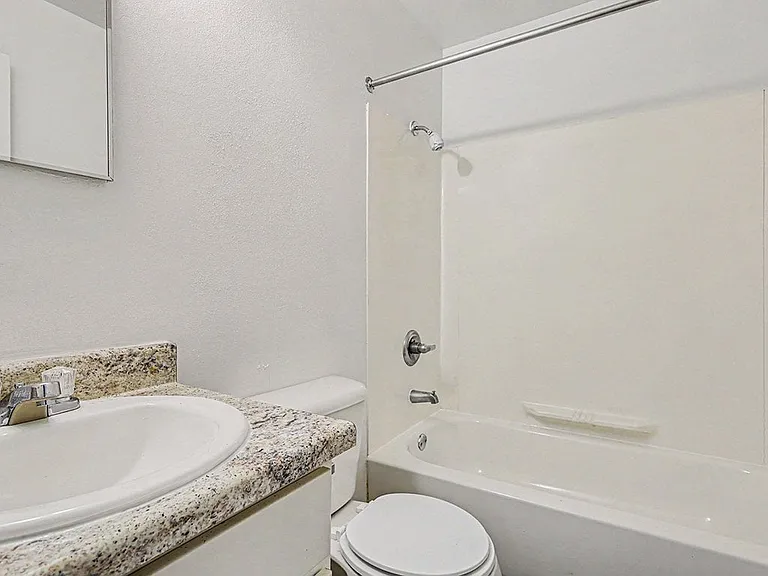 Waverly Park Apartments — Photo 18