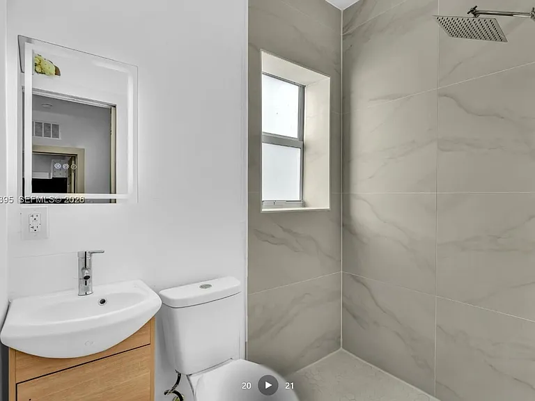 709 SW 4th Ct #1-7 — Photo 12