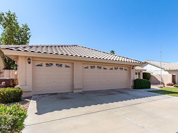 3rd image of 8557 W GROVERS Avenue