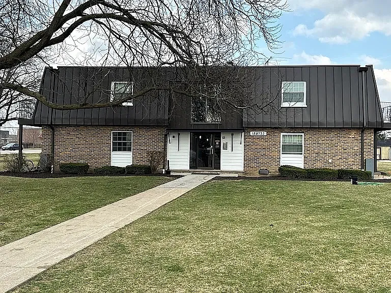 2 bed, 900 sqft, $2,200 — Photo 1