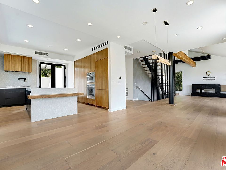 1st image of 3761 Glenridge Dr