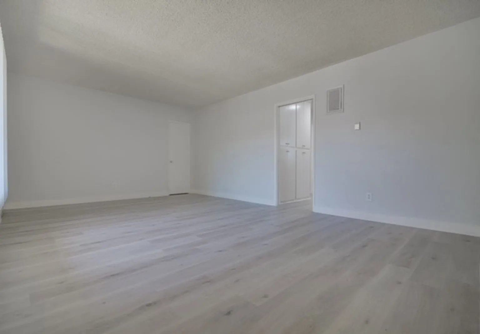 2 bed, 2.0 bath, 900 sqft, $1,933 — Photo 4