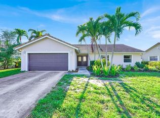 7661 W Country Club Blvd, Boca Raton, FL 33487