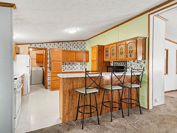 3rd image of 107 Eaton St