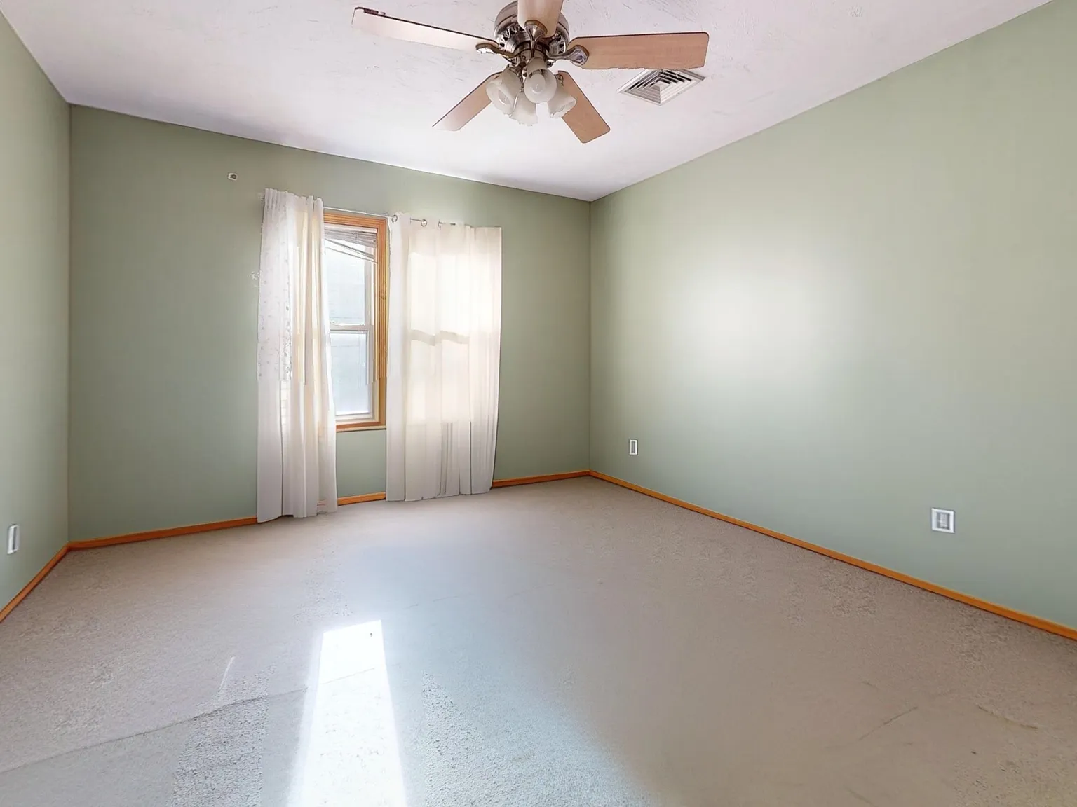 3 bed, 1300 sqft, $2,895 — Photo 2