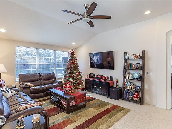4th image of 9704 Laurel Ledge Dr