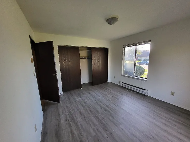 1323 Meadowcreek Dr — Photo 4
