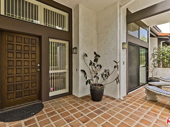 2nd image of 1559 Palisades Dr