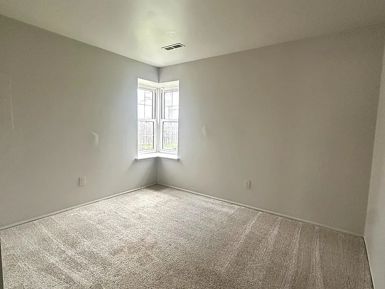 109 Franklin Dr — Photo 6