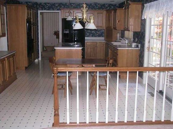 3rd image of 523 Shadow Oaks Dr